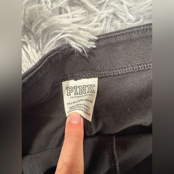 Victoria Secrets Pink Woman’s Leggings - Picture 2 of 3